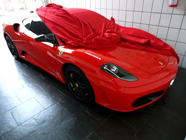 Ferrari F430 em fibra de carbono