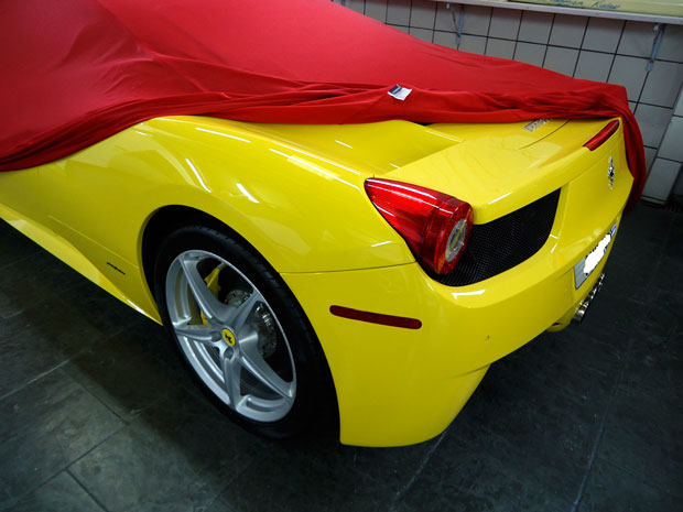 Ferrari F458 em fibra de carbono